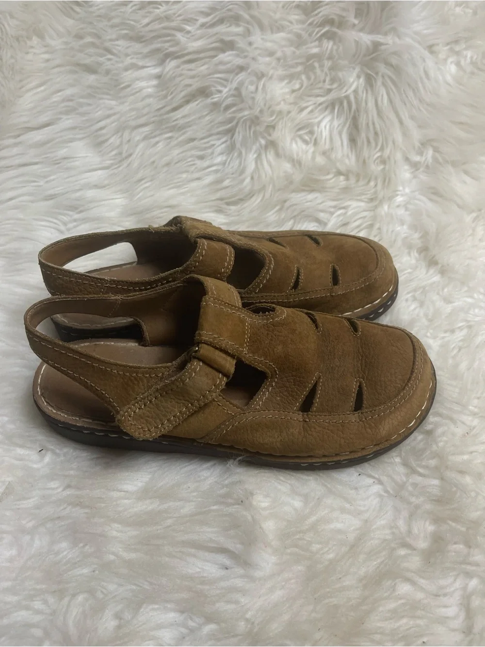 Earth Shoes Brown suede Fisherman Sandals SZ10Padded footbed , adjustable strap